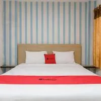 RedDoorz Plus @ Cemara Asri Medan, hotel em Pulauberayan Dadap