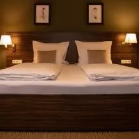 Landhotel Wolfschlugen, hotelli kohteessa Wolfschlugen