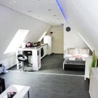 TRUTH Studio - Queensize Bett - Netflix - Küche, Hotel in der Nähe vom Flughafen Dortmund - DTM, Dortmund