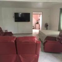 tina house, Hotel in Bel Ombre