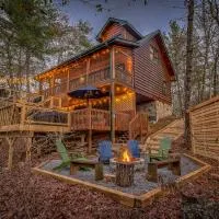 Golden Eagle GA Cabin - Hot Tub, Firepit & Fast WiFi, hotell i Blue Ridge