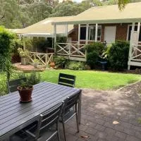Edge Of The Forest Motel โรงแรมในมาร์กาเรตริเวอร์