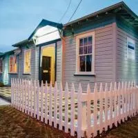 Ruapehu's 5-Star OLD POST OFFICE - Opulent 1-3 Bdr West Wing incl Sauna & Hot-Tub,Owhango的飯店