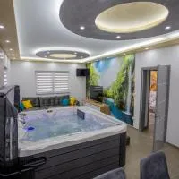 Lux Apartment jacuzzi - Mermer Brkić, hotel in Dobrnja