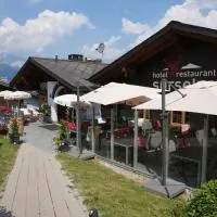 Hotel Surselva, hotel em Surcuolm