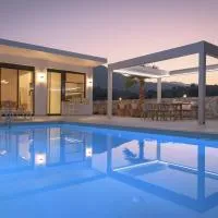 pelagias villa lefka with heated pool, hotel em Mathés