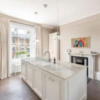 Dunsford House - Elegant Townhouse with Parking