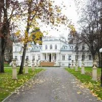Pałac Chojnata, hotel a Wola Chojnata
