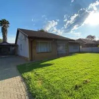 Simbia Contractors Inn, hotel a Vaalpark