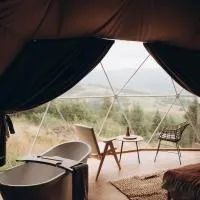 World Peaks Hotel، فندق في Richka