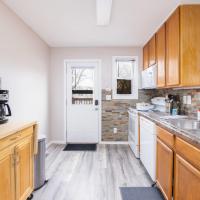 Renovated 3 Bedroom Home Near Drake and Downtown