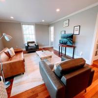 Luxury Stay in Andover, Easy Commute to Boston, Free Parking 3Bedrooms, 2 Baths