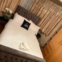 TJ Homes - One double bed room with garden view - Next to tube station، فندق في ريوسليب