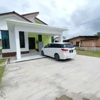 Homestay Kemaman Fyna07 Banglo Mewah 5 KM Dari Pantai Kijal, hotel i Kijal