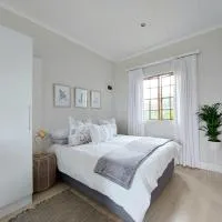 Upmarket off grid cottage on organic farm in secure estate, ξενοδοχείο σε Howick