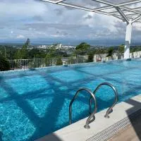 Primavera City Brand New Condo Uptown Cagayan de Oro with pool and gym One minute walk from Mall, hotell i Cagayan de Oro