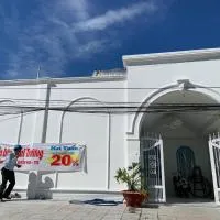 Hotel MAI TUAN Nguyễn Văn Linh, готель у місті Phú Khương