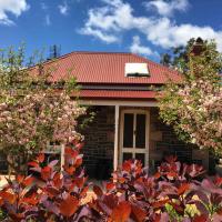 Randell Cottage - Adelaide Hills - Cosy Rustic Hideaway