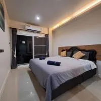 Triple J Hometel – hotel w mieście Bang Tao Beach