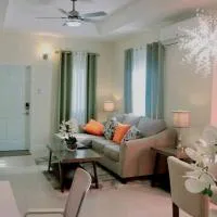Paradise Oasis - Solar Powered with Starlink WiFi and Pools, ξενοδοχείο σε Lucea
