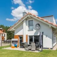 5 Sterne-Ferienhaus Eisvogel am See mit Sauna und Kamin, hotell i Krakow am See