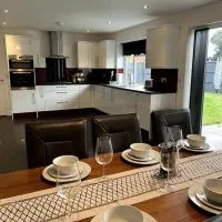 Large 5 Bedroom House Sleeps 10 Ideal for Contractors, ξενοδοχείο σε Barrow upon Soar