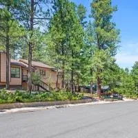 Kathys Cabin, King Bed, Hot Tub, Near-NAU & Downtown attractions, Perfect Year-Round Mountain Getaway, hotel v destinaci Flagstaff