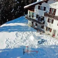 Chalet 5 stars in San Bernardino, SKI SLOPES AND HIKING, Fireplace, 4 Snowtubes Free, Wi-Fi Free, for 8 persons, Wonderful in all seasons -By EasyLife Swiss, hotel in San Bernardino