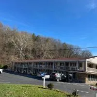Econo Lodge Jefferson Hills Hwy 51, מלון בClairton