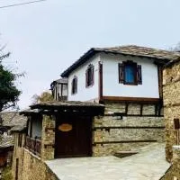 Къща за гости Близнаците, хотел в Лещен