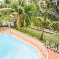 Waterfront 2-Story Villa with Heated Pool, hotell i nærheten av North Perry lufthavn - HWO i Pembroke Pines