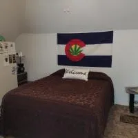 Quiet upstairs studio close to town 420 friendly, hotel em Trinidad