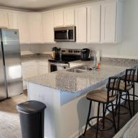 SC 3755 New 2 bedroom Townhouse Ft Jackson & USC, hotel in zona Columbia Owens Downtown - CUB, Columbia