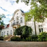 Pałac Zdunowo, готель у місті Załuski