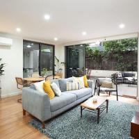 Huge 3 Bed Camperdown Garden Apt w Parking Aircon, хотел в района на Camperdown, Сидни