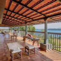 SaffronStays Anantham - 3BR Pet-Friendly Kerala-Style Lakefront Villa with Verandah & Views, hotel a Nethersole Dam