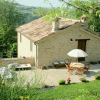 Charming Villa in Monte San Martino with Swimming Pool