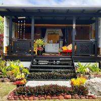 Are Mii a stylish one room container home โรงแรมที่Arorangiในราโรทองกา