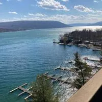 Lakeside Condo with plenty of amenities close to Bristol Mountain - permit - 2024-0018 – hotel w mieście Canandaigua