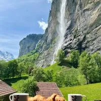 Breathtaking Waterfall Apartment nr 3, hotel sa Lauterbrunnen