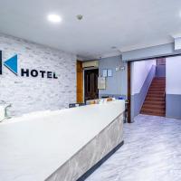 K Hotel 8, hotel a Barri Roig, Singapur