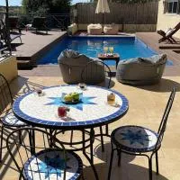 La Villa Toscana: Pool & Elah Valley vineyard view, hotelli kohteessa Adderet