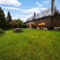 Rural farmhouse in Jupille with private pool、Jupilleのホテル