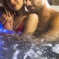 Jacuzzi Massage sur rdv,Duo,reiki,californien, réflexologie plantaire, et bouteille mousseux offerte, hotel en Férolles