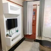 Spacious studio near highway, hotel v destinácii Kinoo