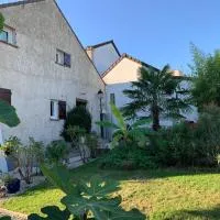 La maison parisienne & jardin, hotel din Argenteuil