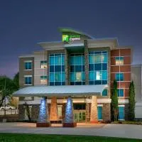 Holiday Inn Express & Suites North Dallas at Preston by IHG、Inwoodのホテル