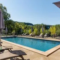 Viesnīca Hostellerie du Passeur - Hôtel & Restaurant - Climatisation et Piscine chauffée pilsētā Lezezī de Tajaka