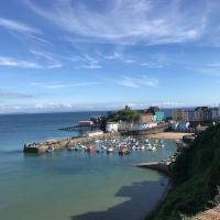 Great Offer 2 bed Tenby flat free parking