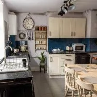 Spacious Charming Cottage near Lake and Sea、ホーンジーのホテル